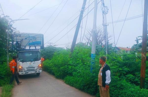 Tiang Listrik Miring Ancam Keselamatan, Pemkot Tangerang Antisipasi Monitoring di Kel. Belendung