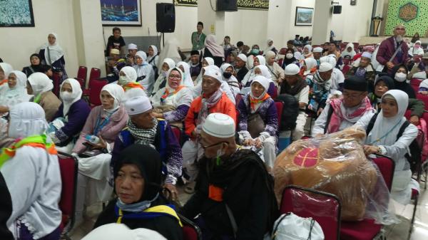 Ratusan Jamaah Haji Kloter 27 asal Tasikmalaya Pulang Selamat, 2 Masih Jalani Perawatan di Saudi