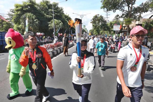 Kirab Obor Porprov Jatim 2025