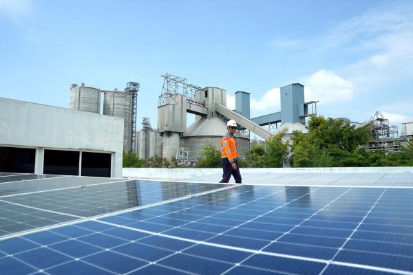 Dongkrak Kapasitas Pembangkit Listrik Tenaga Surya, SIG Tingkatkan Dekarbonisasi dan Industri Hijau