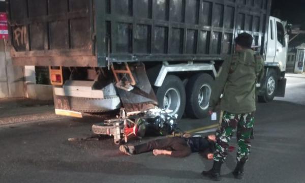 Pengendara Motor Luka Parah Usai Tabrak Truk Tronton Parkir di Sampang