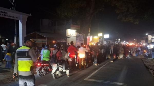Ribuan Warga Garut Meriahkan Pawai Obor Tahun Baru Islam 1447 H