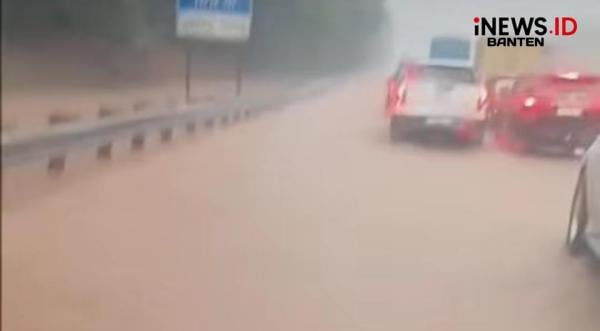 Ruas Tol Jakarta-Merak Banjir Parah, Pengendara Terjebak Hingga Berjam-jam di Bitung-Karawaci