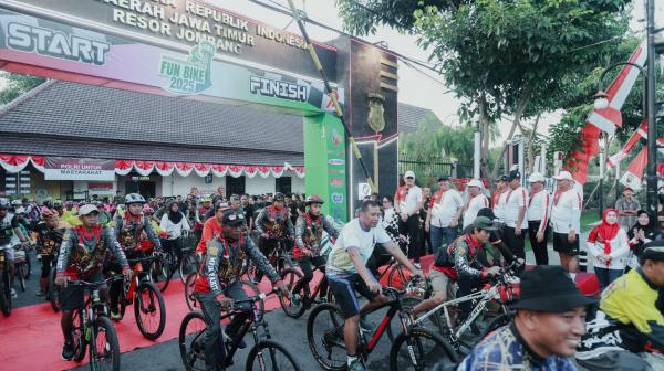 Meriah! Wayang Kulit dan Sepeda Santai Warnai Hari Bhayangkara ke-79 Polres Jombang