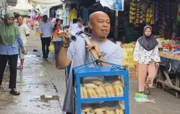 Cerita Edwin Super Bejo Jadi Penjual Roti Pikul, Presenter Kondang 1990-an