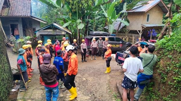 Hari Kedua Pencarian Longsor Salawu Tasikmalaya, Tim SAR Kerahkan Anjing Pelacak dan Drone Termal