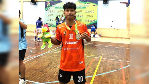 Vemas, Mahasiswa Unigoro Raih Medali Perak Floorball di Porprov Jatim 2025