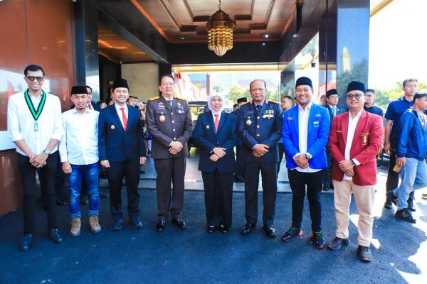 Peringatan HUT ke-79 Bhayangkara di Jatim, Begini Pesan Mendalam Kapolda dan Gubernur Khofifah