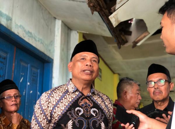 Warga Jombang Keluhkan Sekolah Rusak dan Gaji Guru Ngaji ke DPRD Jatim Saat Reses
