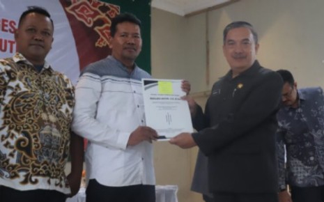 Pemkab Cirebon Serahkan Legalitas Resmi Koperasi “Merah Putih” kepada 424 Desa/Kelurahan