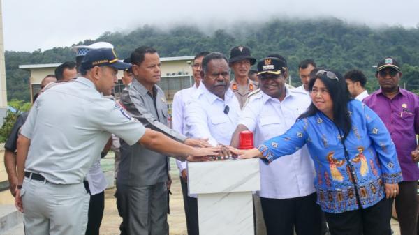 Gubernur Elisa Kambu Resmikan UPTP Samsat Tambrauw, Dorong Layanan Pajak Lebih Dekat dan Cepat