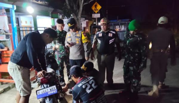 Polsek Sindangbarang Cianjur Gelar Razia Knalpot Brong dan Miras, Sita Belasan Knalpot Bising