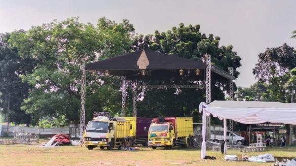 Panggung Bernuansa Kejawen Sambut Gubernur Dedi Mulyadi di Depok
