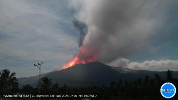 Gunung Lewotobi Kembali Meletus, PVMBG Imbau Warga Menjauh dari Zona Bahaya
