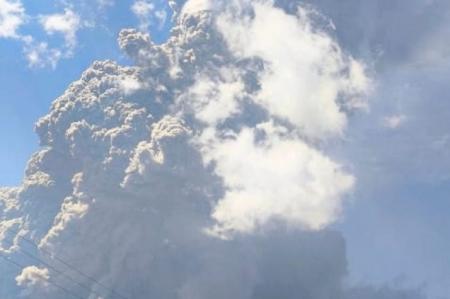 Kembali Mengamuk  Gunung Lewotobi Laki-Laki Meletus Dahsyat, Kolom Abu Capai 18.000 Meter