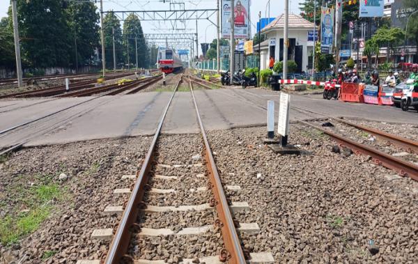 Malam Ini Perbaikan Rel Kereta, Jalan Perjuangan Bekasi Ditutup dan Lalu Lintas Dialihkan