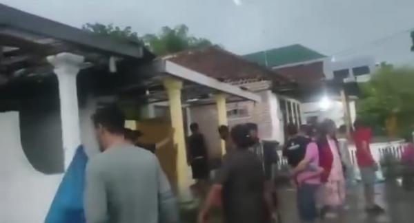 Hujan dan Angin Kencang Terjang Pemukiman di Jombang, Empat Rumah Warga Rusak