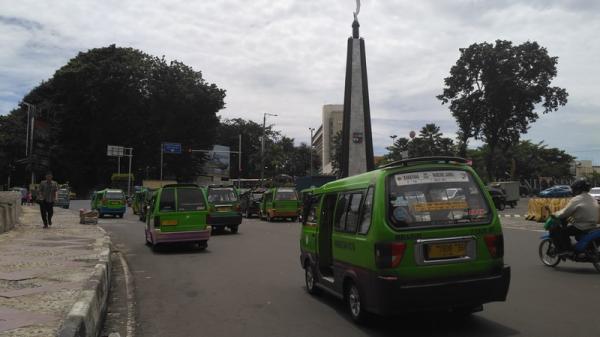 Angkot Terbalik di Tol Jagorawi, 5 Orang Luka-Luka