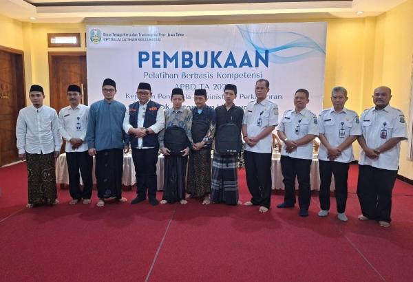 Siapkan SDM Siap Kerja, Disnakertrans Jatim Gelar Pelatihan Administrasi Perkantoran Santri Lirboyo