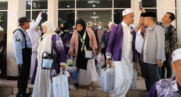 Jamaah Haji Kloter 58 dan 59 Tiba di Tasikmalaya, Satu Masih Dirawat di Riyadh