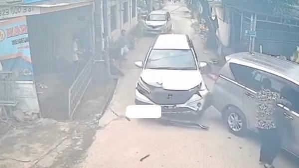Viral! Mobil di Cibitung Bekasi Tabrak Sejumlah Kendaraan, Pengemudi Baru Belajar Mengemudi