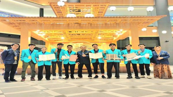 Cetak Prestasi Internasional, Dua Tim Mahasiswa UMS Sabet Emas di Jepang