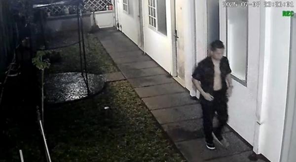 Terekam CCTV, Begini Detik-detik Diplomat Kemlu Arya Daru sebelum Ditemukan Tewas Terlilit Lakban