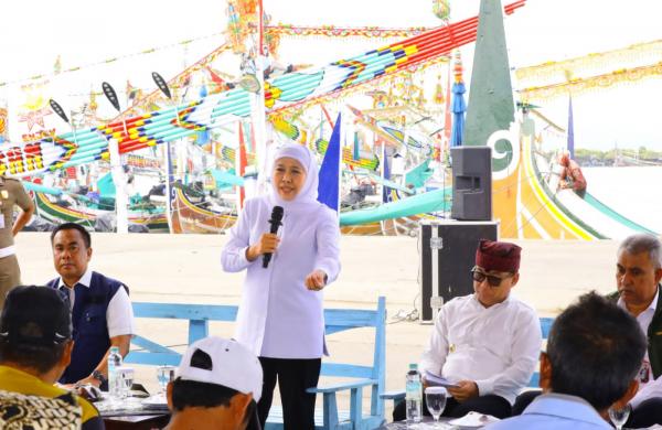 Khofifah Kunjungi Muncar Banyuwangi, Bahas Solusi Masalah Sampah Laut hingga Legalitas Produk Ikan