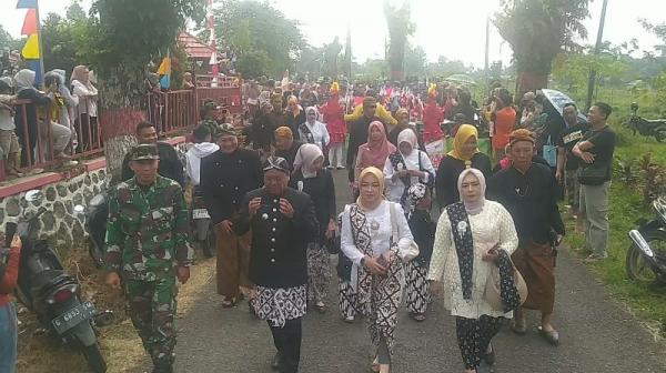 Pesta Rakyat! Ribuan Warga Desa Cikendung Pemalang Gelar Sedekah Bumi, Belasan Gunungan Diarak