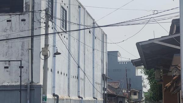 Kabel WiFi Menjuntai di Permukiman Cibadak, DPD Brantas Lebak Desak Penertiban