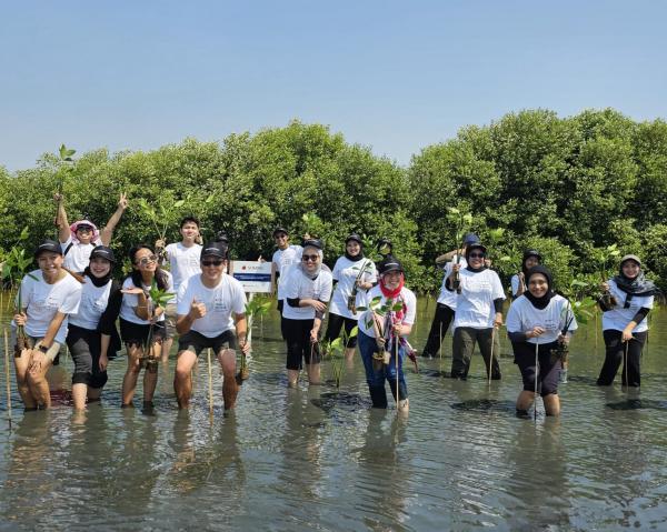 Penanaman Mangrove di Karawang, Upaya Konkret Hadapi Ancaman Abrasi Pesisir yang Mengkhawatirkan