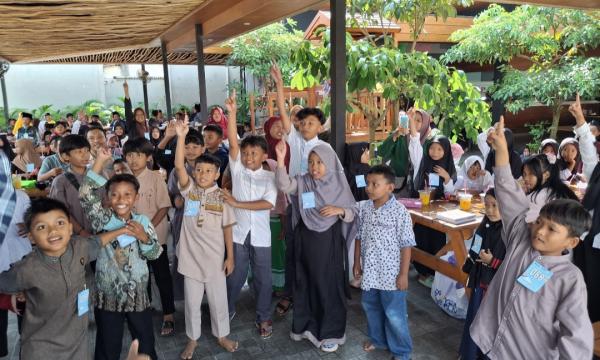 Hafal 30 Juz, Santri Cilik Diwisuda Saat Wisuda Akbar Hafidz Qur’an Surabaya