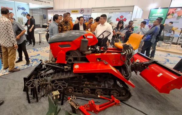 Bertani Kini Keren: Anak Muda Tampil Gaya, Didukung Inovasi dan Drone Pupuk