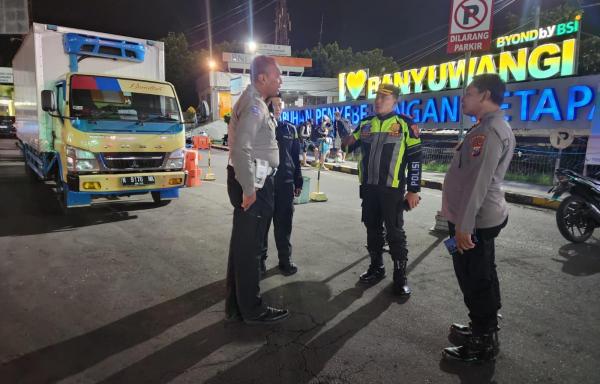 15 Kapal LCT Dihentikan di Pelabuhan Ketapang, Polresta Banyuwangi Gerak Cepat Atasi Kemacetan