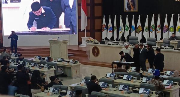 RPJMD 2025 Disetujui DPRD Jabar, Pemprov Fokus Tata Ulang Desa dan BUMD