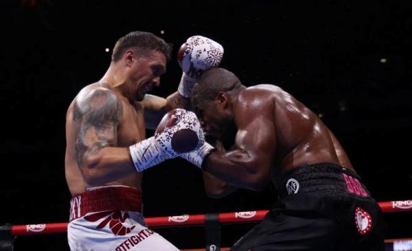 Pukul KO Dubois di Ronde 5, Usyk Petinju Terbaik di Dunia Sepanjang Masa