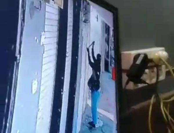 Viral! Wanita Berjilbab Bobol Toko Sembako di Jombang, Begini Penjelasan Polisi