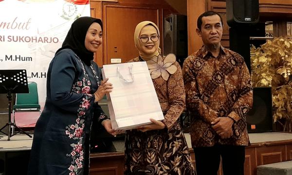 Dari Sumbawa ke Sukoharjo, Titin Herawati Resmi Jabat Kajari Gantikan Rini Triningsih