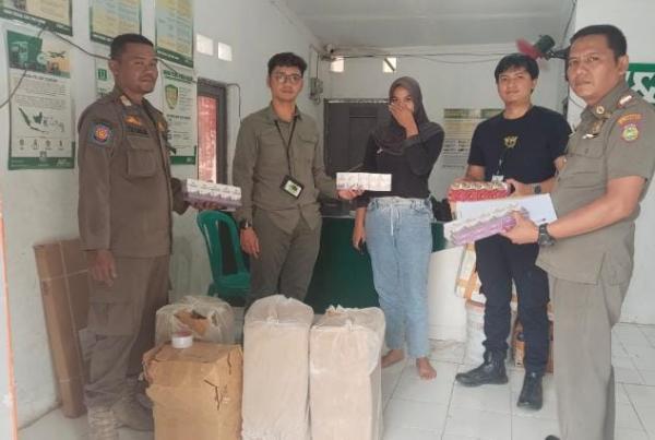 Petugas Bea Cukai dan Satpol PP Indramayu Sita Ribuan Bungkus Rokok Ilegal