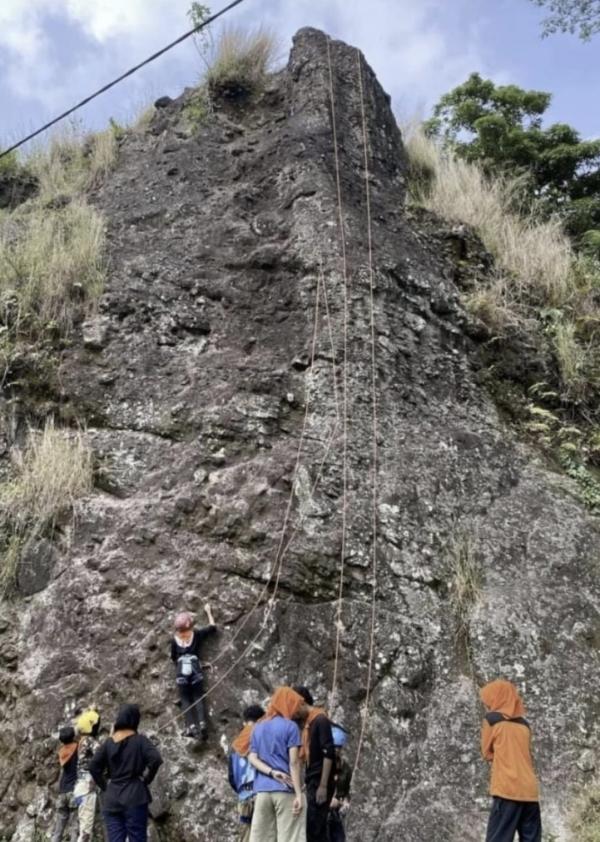 Eksplorasi Tebing Adiluhur: Mapalaut Banten Kenalkan Wisata Alam Lewat Rock Climbing