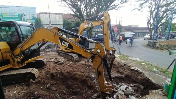 Dilema Pembongkaran Irigasi Cimulu: Pemkot Tasikmalaya di Persimpangan Aturan dan Ekonomi Warga