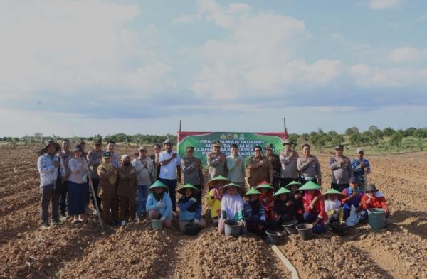 Dukung Swasembada Pangan, Polres Indramayu Tanam Jagung Varietas NK Perkasa