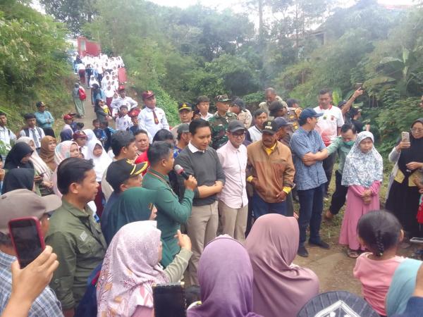 Setelah 4 Tahun Terbengkalai, Bupati dan Wabup Cianjur Resmikan Pembangunan Jembatan Bojong