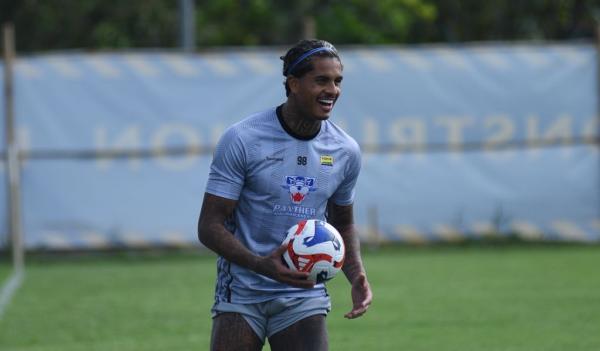 Julukan 'Tanque' Bukan Sekadar Gaya, Striker Anyar Persib Siap Guncang Liga 1!