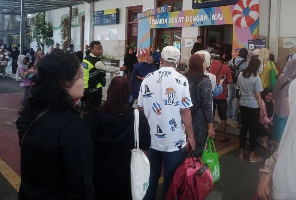 Moda Andalan Saat Gumitir Ditutup, Volume Penumpang Kereta Api Meningkat Signifikan