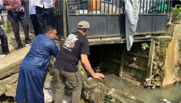Andi Harun Tinjau Jalan Damai, Temukan Bangunan yang Hambat Aliran Drainase