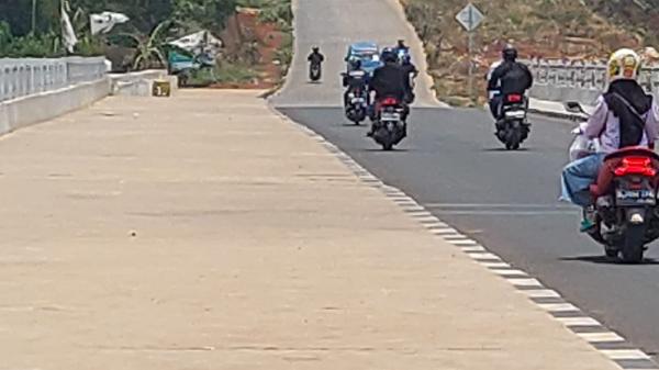 Sejarah Panjang Jalan Bomang: Dari Mangkrak! Temuan BPK, Gagal Konstruksi hingga Tender 2025 Disorot