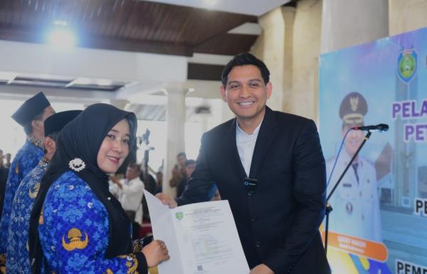 Bupati Lucky Hakim Lantik 769 PPPK Indramayu, Dorong ASN Ber-AKHLAK dan Inovatif