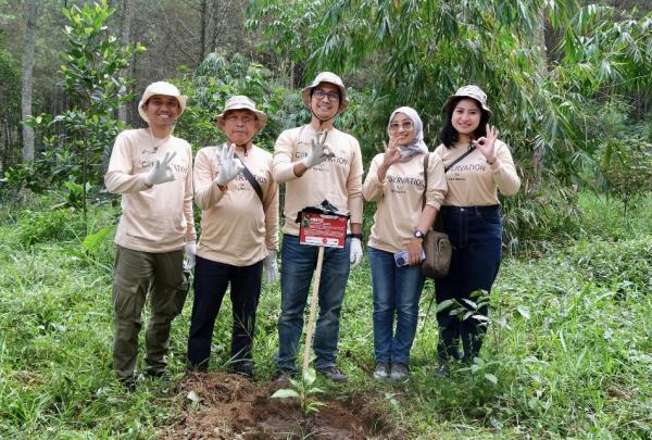 Keren! Kolaborasi Tanam 8 Pohon Saninten Rambutan Hutan untuk Sumber Pakan Satwa Hutan Lembang