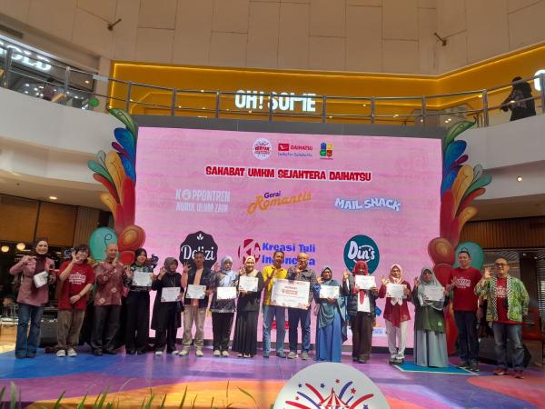 Daihatsu Dorong Ekonomi dan Lingkungan Karawang Melalui Program CSR